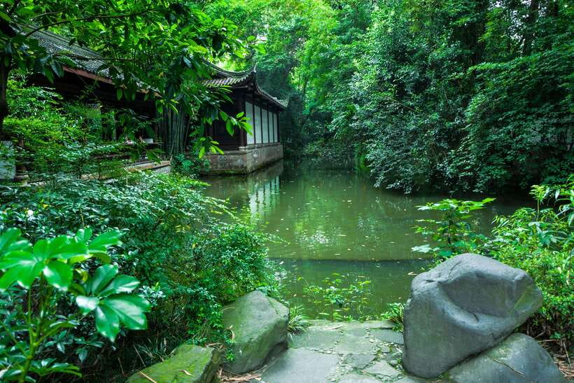 Chengdu: Du Fu Thatched Cottage Museum Ticket for Adult - Following the central axis of historic buildings