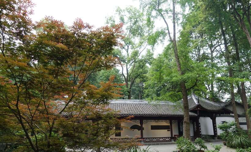 Chengdu: Du Fu Thatched Cottage Museum Ticket for Adult - Entering through the gates on Qinghua Road
