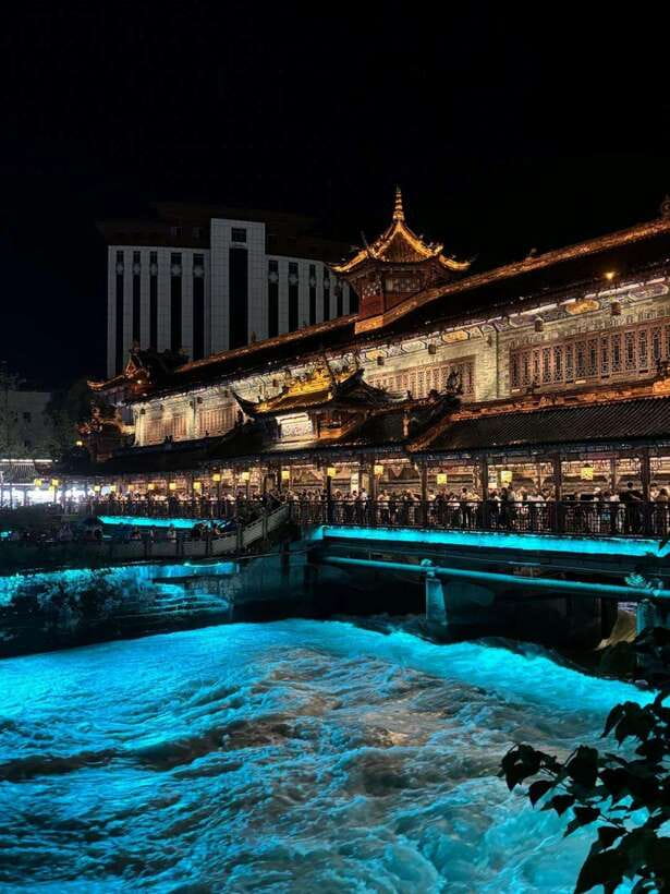 Chengdu: Hidden Wonders Day Tour with Wolong Panda Base - Yantianwo and the giant panda sculpture