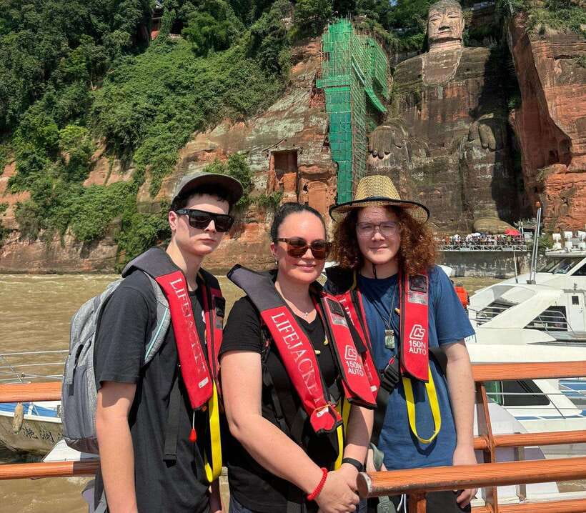 Chengdu: Leshan Grand Buddha Full-Day Private Trip - Arriving in Leshan and stopping for lunch