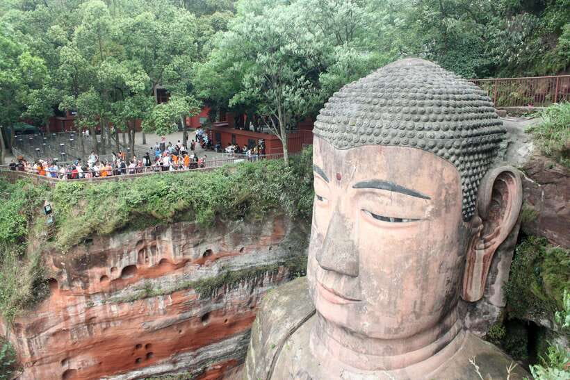 Chengdu: Leshan Grand Buddha Full-Day Private Trip - Walking from the Buddha’s head to his feet