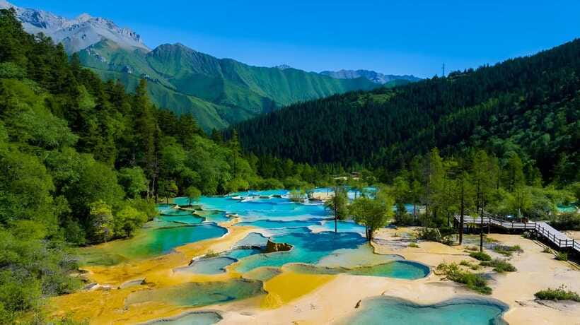 Chengdu: private 2-Day Huanglong Jiuzhaigou tour by train - How private service affects the experience