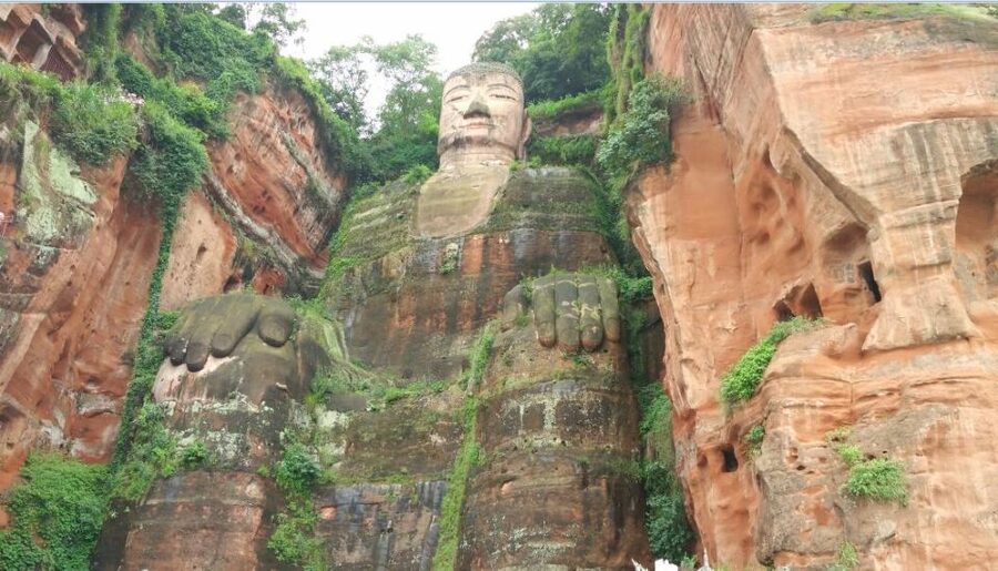 Chengdu Private Tour of Leshan Buddha and Panda Base - The two-hour road to Leshan