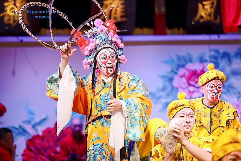 Chengdu: Sichuan Opera Face-Changing and Acrobatics Show - Tea, snacks, and the Chengdu pace