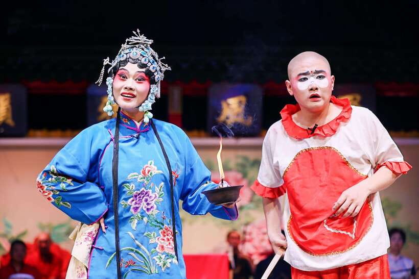 Chengdu: Sichuan Opera Face-Changing and Acrobatics Show - What happens during the 90-minute performance