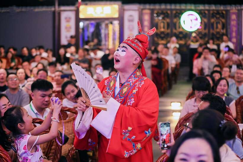 Chengdu: Sichuan Opera Face-Changing and Acrobatics Show - How the $32 price measures up