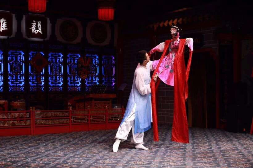 Chengdu: Sichuan Opera Show ShufengYayun & Covered Bowl Tea - Who will enjoy this show most?