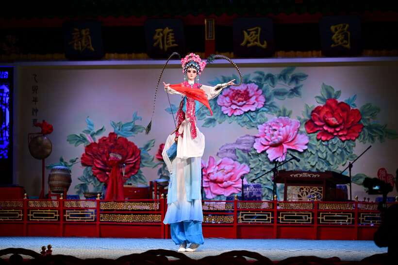 Chengdu: Sichuan Opera Show Ticket - Shu Feng Ya Yun - Picking your included Chengdu extra