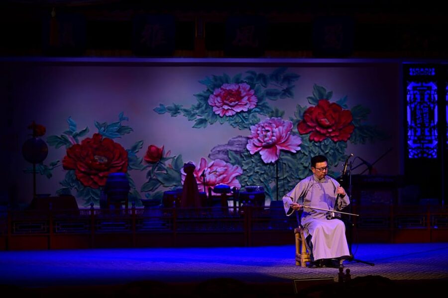 Chengdu: Sichuan Opera Show Ticket - Shu Feng Ya Yun - Is the show suitable for families and mixed groups?