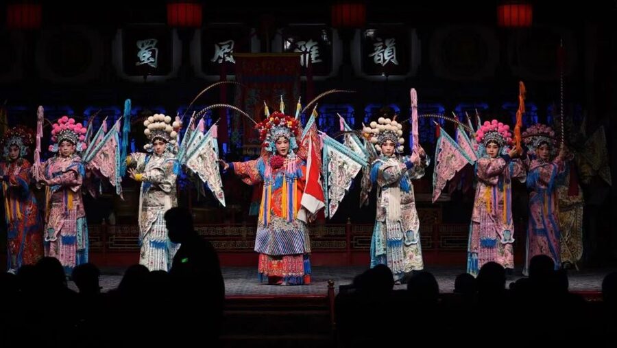 Chengdu: Sichuan Opera Shu Feng Yan Yun Evening Show Ticket - Tea, snacks, and the missing dinner