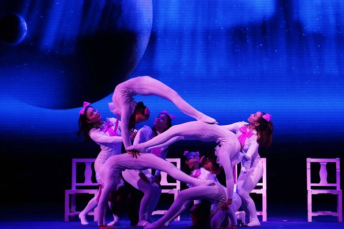 China Acrobatics Show and Shanghai Evening Tour - Why the show earns most of the praise
