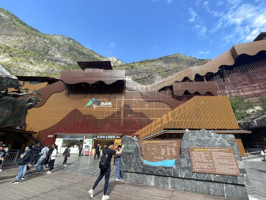China Shangri-La Tiger Leaping Gorge : A Canyon Adventure - FAQ