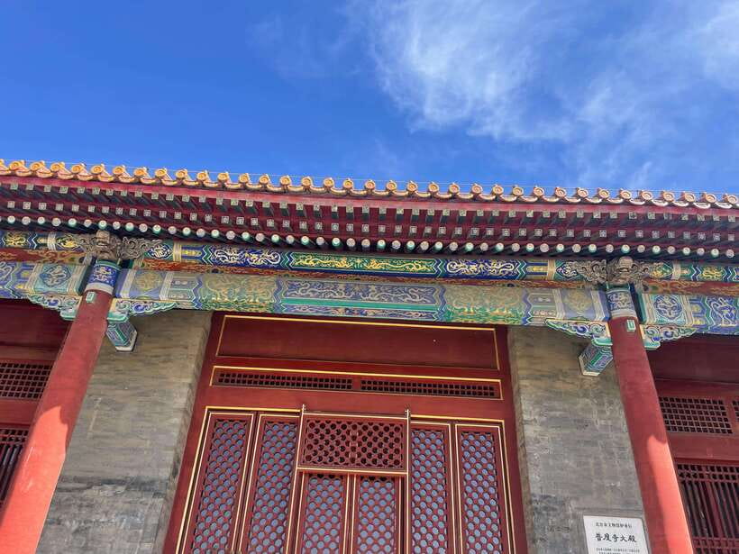 Chinese Kungfu class in old temple beside Forbidden Ci - Practicing kungfu beside the Forbidden City