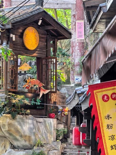 Chongqing: Historical Blocks, Temple, and Mountain Tour - A Taoist temple in the middle of nature