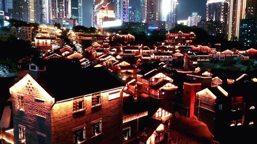 Chongqing: Illuminated Night Tour with Cruise or Hot Pot - Qiansimen Bridge for the clearest Hongya Cave view