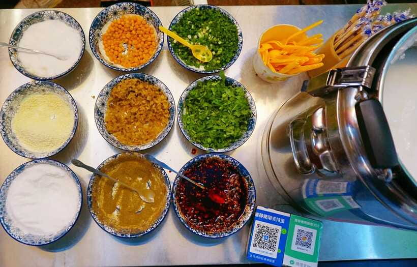 Chongqing: Local Flavors Food Tour - The guide can shape the whole experience