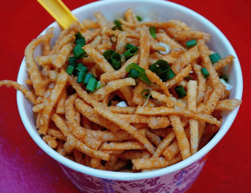 Chongqing: Local Flavors Food Tour - Starting at Linjiang Road and finding your bearings