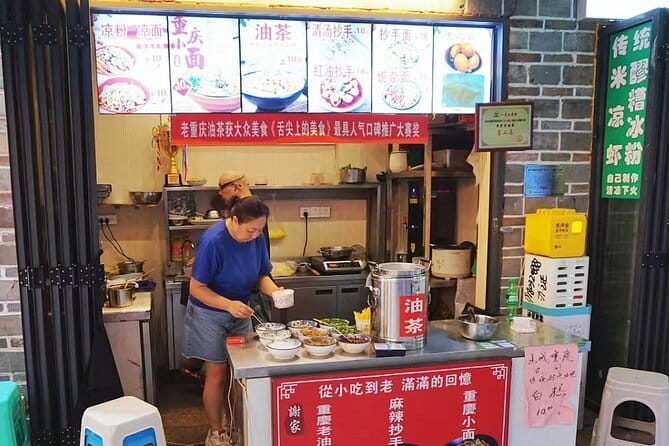 Chongqing Local Food Tour Adventure - Jiefangbei Pedestrian Street and the first tastes