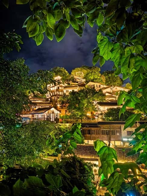 Chongqing: Magic Night View and Secret Viewing Spots Tour - The first lesser-known viewpoint changes the mood