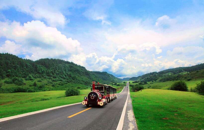 Chongqing:One-day Wulong HikeTrip(GeoPark+Fairy Mt)car incld - Three Natural Bridges: the dramatic two-hour walk