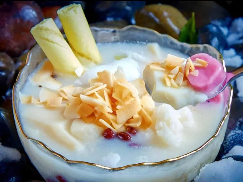 Chongqing: Private Food Tour and Magical Night Views - Handmade dumplings in a family restaurant