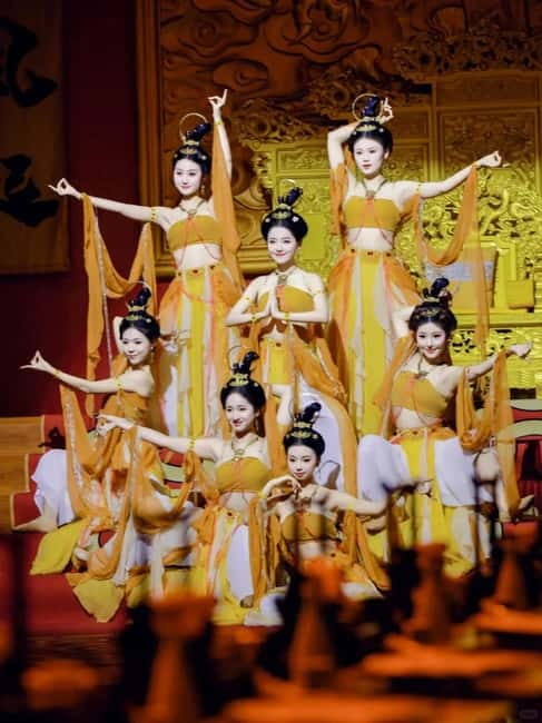 Chongqing: Qingyu Banquet Experience with Show and Dinner - A palace setting built around Bayu culture
