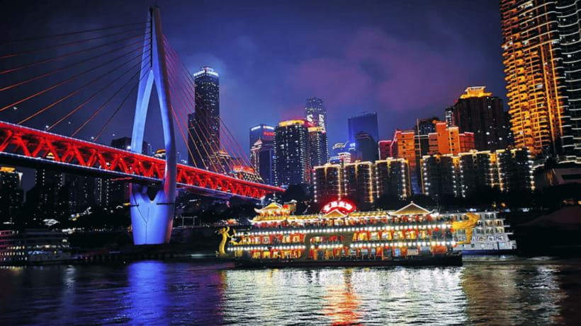 Chongqing: Two Rivers Night Cruise- Yangtze & Jialing Rivers - Choosing the best place on the boat