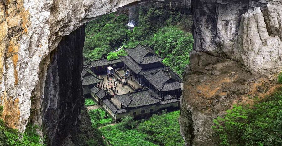 Chongqing: Wulong Private Day Exploration Tour - Lunch in Wulong before the main walk