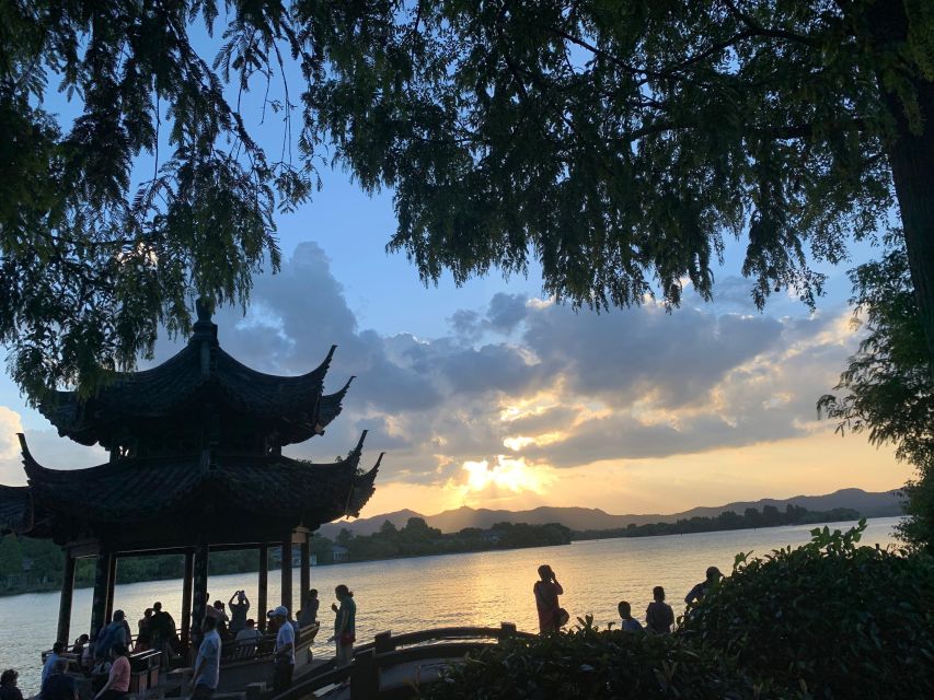 Customized Hangzhou Guided Tour Based on Your Interests - Sijiqing Market and Hefang Street