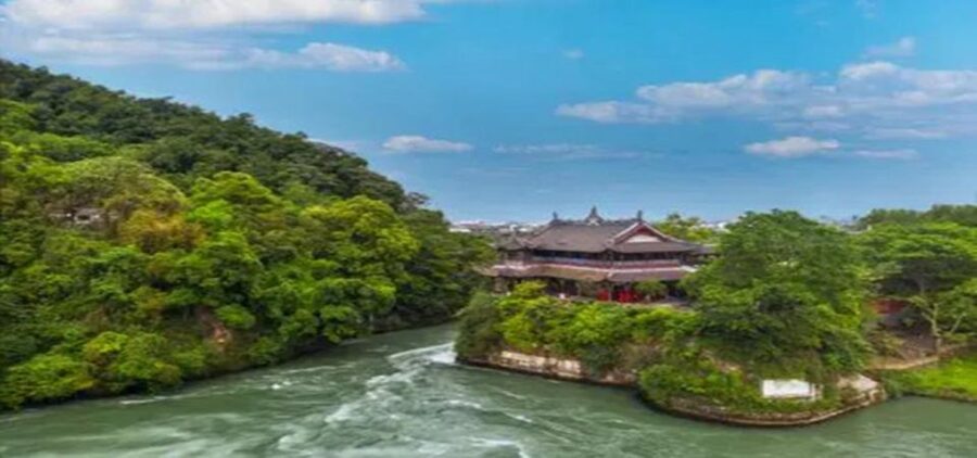 Dujiangyan panda base and irrigation system park day tour - 4:30 to 6:00, the return to Chengdu
