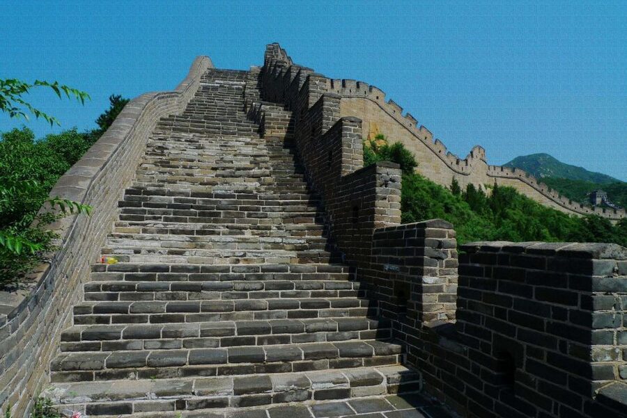 From Beijing: Badaling Great Wall Bus Group Tour - What the guide adds, and where the service varies