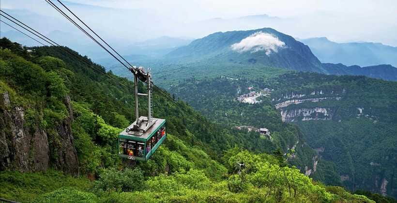 From Chengdu: Mount Emei Day Trip with Golden Summit Visit - Returning by cable car and bus