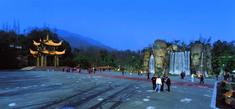 From Chengdu: Mount Emei Day Trip with Golden Summit Visit - Who should book this Mount Emei day trip?