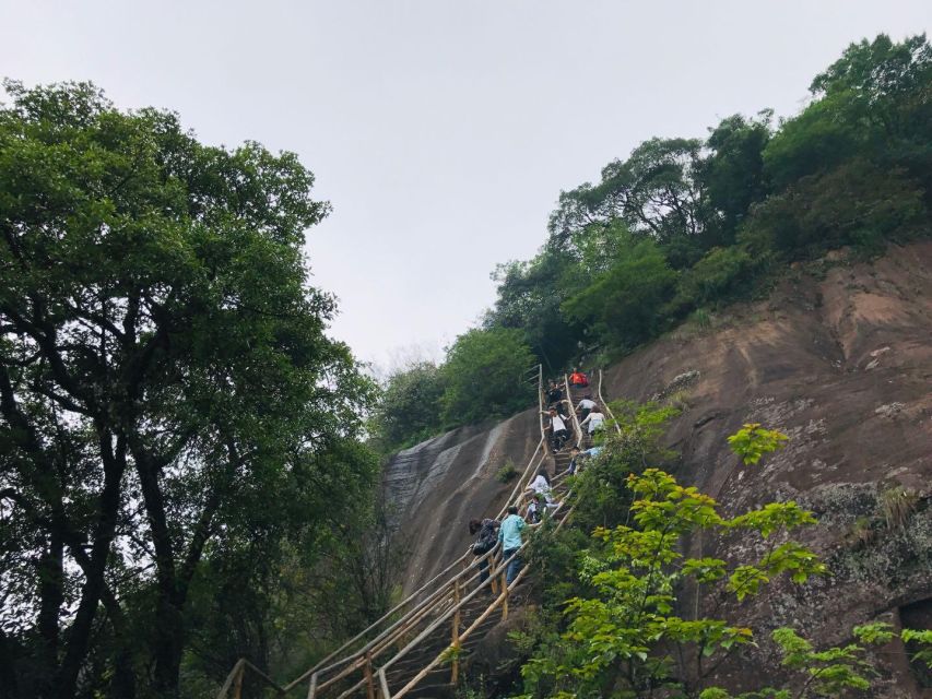 From Guangzhou: Mount Danxia and Nanhua Temple Full-Day - Nanhua Temple and its three main Buddha statues