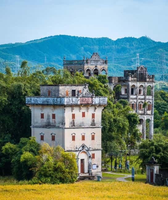 From Guangzhou: UNESCO Watchtowers & Ancient Villages Tour - Guides, group size, and the pace of the visit