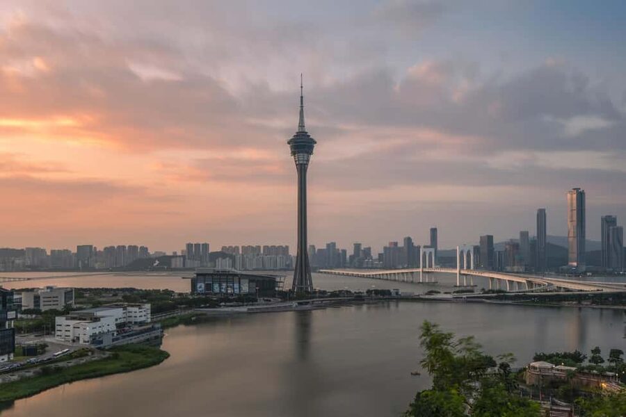 From Hong Kong: Macau Day Tour with R/T Ferry, Lunch, Pickup - Buffet lunch and included transport
