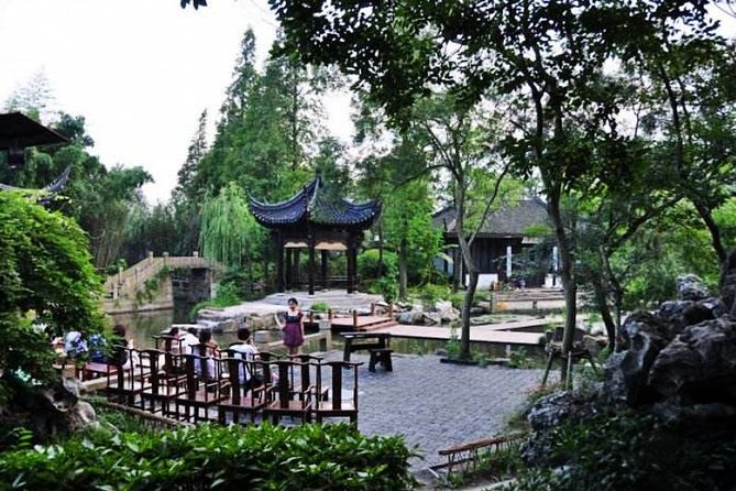 From Shanghai: Zhujiajiao Water Town Private Tour with Boat Ride - A traditional temple adds another layer