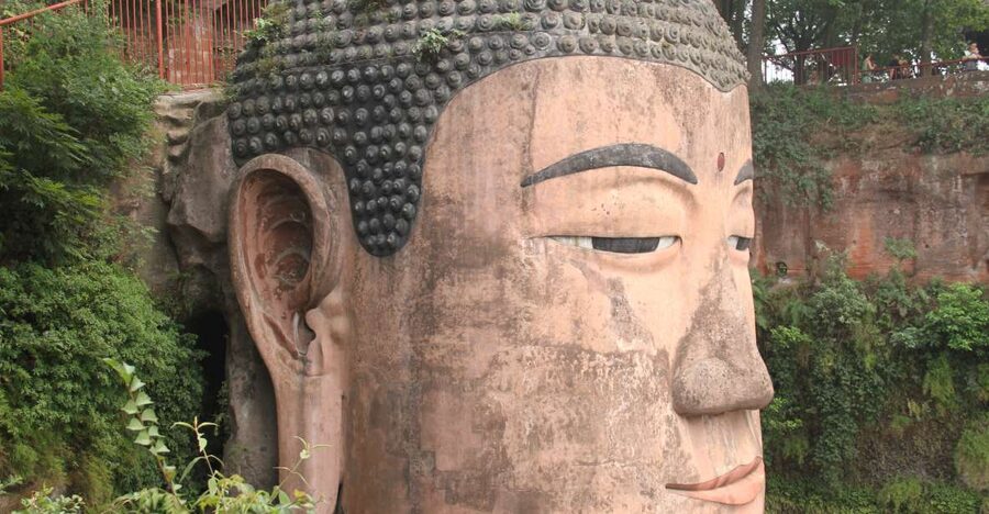 Full-Day Tour of Leshan's Giant Buddha from Chengdu - Seeing the Buddha from the river first