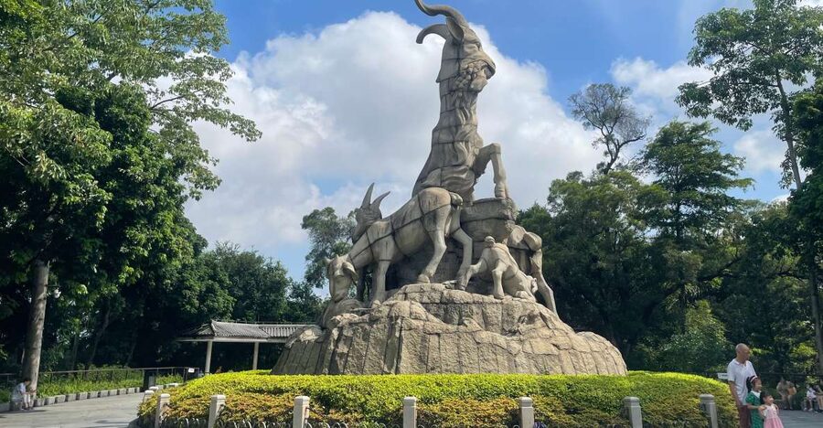 Guangzhou Day Tour By Metro & Boat - Seeing the carved details at Chen Clan Academy