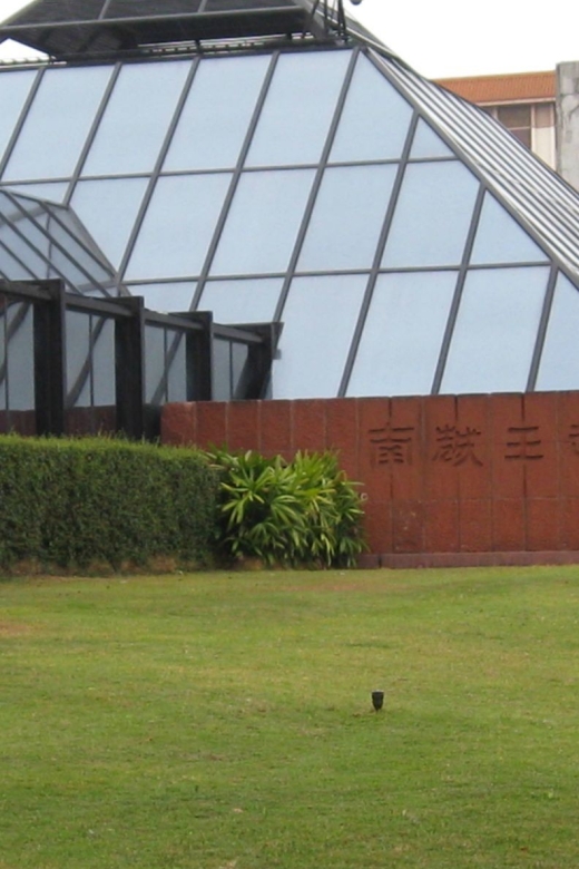 Guangzhou Day Tour By Metro & Boat - Entering the tomb of the Nanyue King