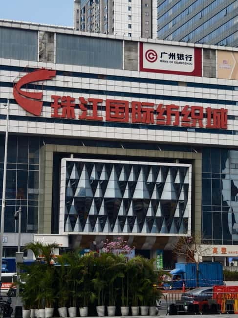 Guangzhou: Textile Hub and Garment Factory Half-day Tour - Second hour: urban villages and small garment factories