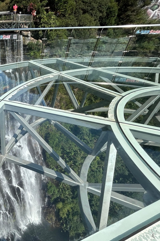 Guangzhou to Gulong Canyon and Cave Fairland PRI Day Tour - How the private format changes the day