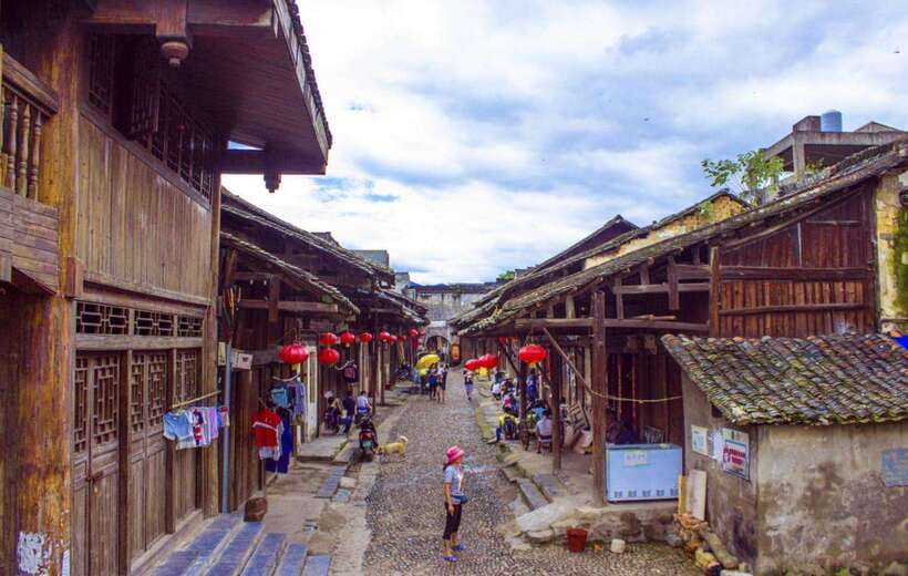 Guilin: Elephant Trunk Hill, Reed Flute Cave & Daxu Old Town - Yunfeng Temple adds a quieter historical stop