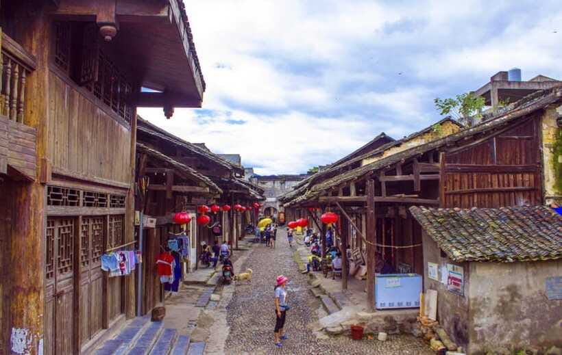 Guilin: Elephant Trunk Hill, Reed Flute Cave & Daxu Old Town - Daxu Old Town is where the tour finds its character