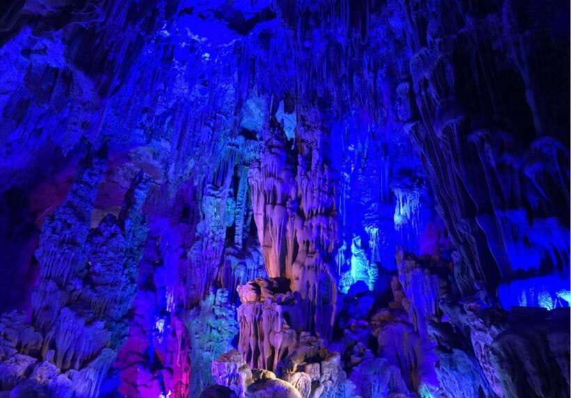 Guilin: Elephant Trunk Hill, Reed Flute Cave & Daxu Old Town - Elephant Trunk Hill and the climb to Puxian Tower