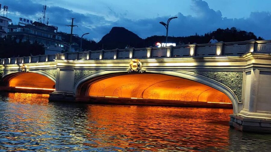 Guilin: Four Lakes Night Cruise with Round-trip Transfer - What the Four Lakes cruise is really like