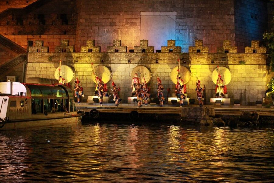 Guilin: Four Lakes Night Cruise with Round-trip Transfer - Music, fountains, and performances