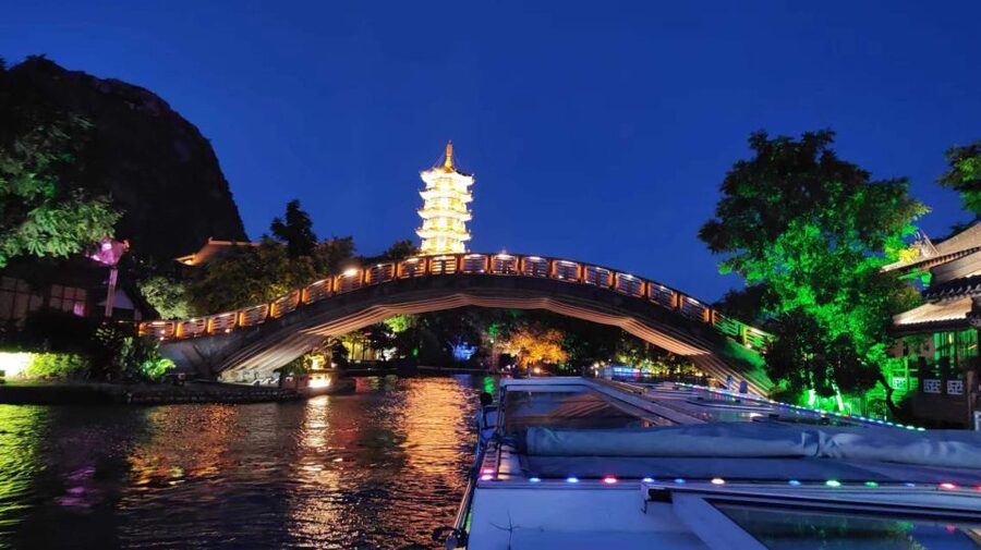 Guilin: Four Lakes Night Cruise with Round-trip Transfer - Is $60 good value?