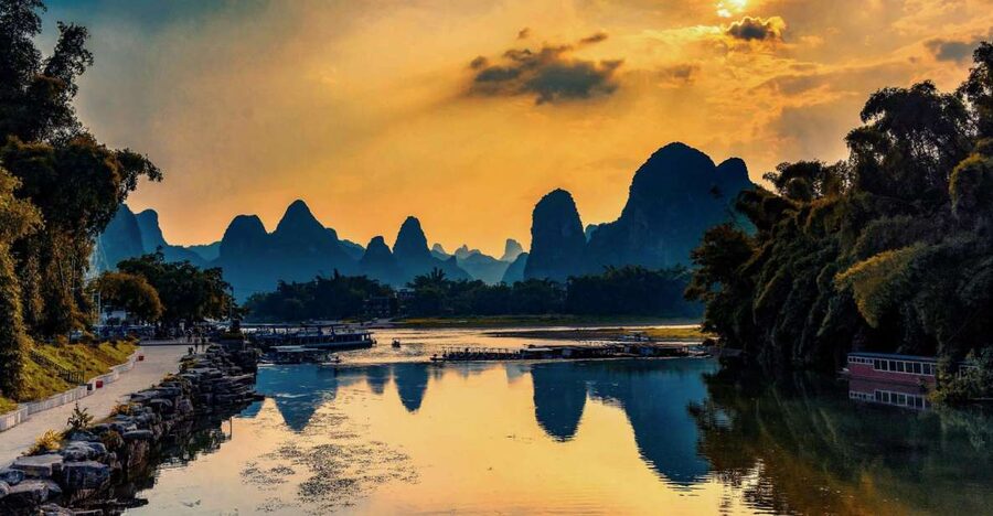 Guilin Highlight Sightseeing Private Day City Tour - Elephant Trunk Hill and Water Moon Cave