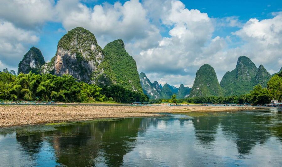 Guilin Highlight Sightseeing Private Day City Tour - Fubo Hill for grotto art and old Guilin